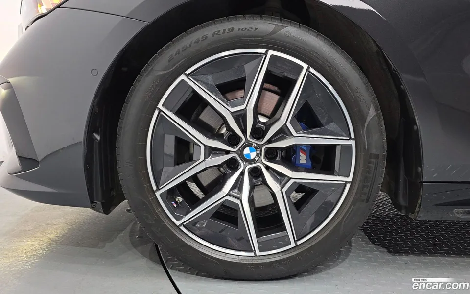 BMW 5 Series 520i M 2023 — миниатюра 5