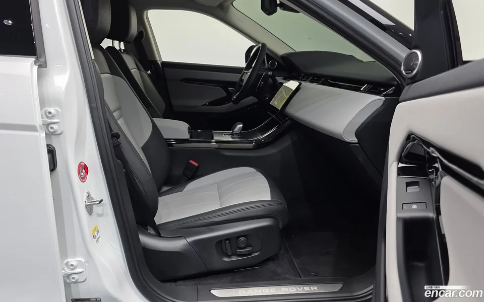 Land Rover Range Rover Evoque P250 SE 2025 — миниатюра 3