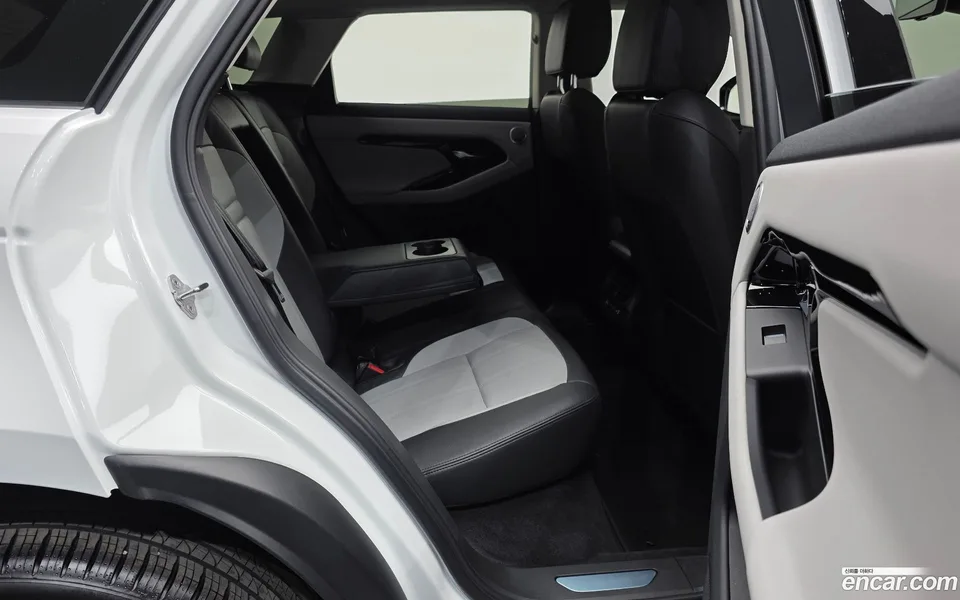 Land Rover Range Rover Evoque P250 SE 2025 — миниатюра 5
