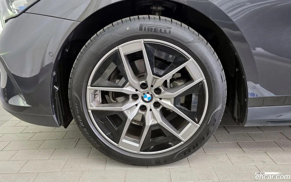BMW 5 Series 520i 2025 — миниатюра 5