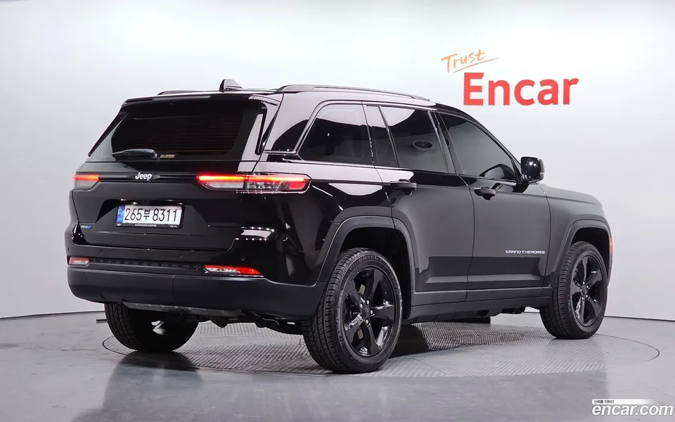 Jeep Grand Cherokee 4xe 2023 — миниатюра 2