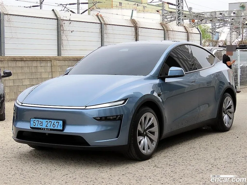 Tesla Model Y AWD 2025 — миниатюра 2