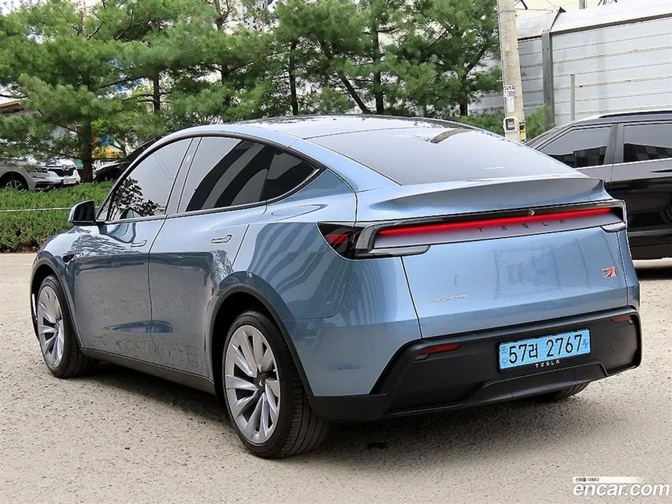 Tesla Model Y AWD 2025 — миниатюра 3
