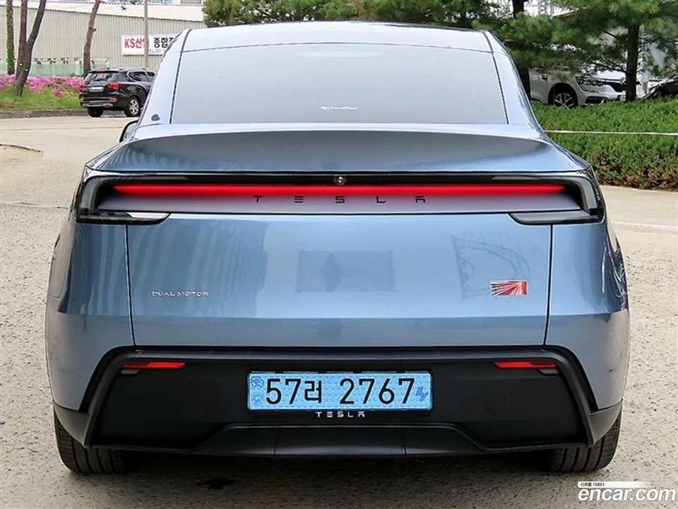 Tesla Model Y AWD 2025 — миниатюра 4