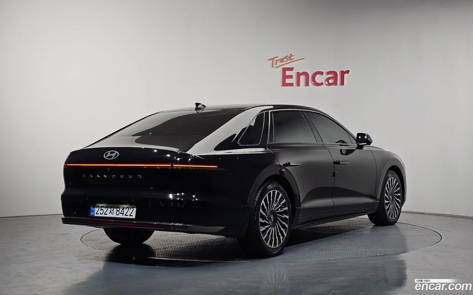 Hyundai Grandeur Hybrid 2023 — миниатюра 2