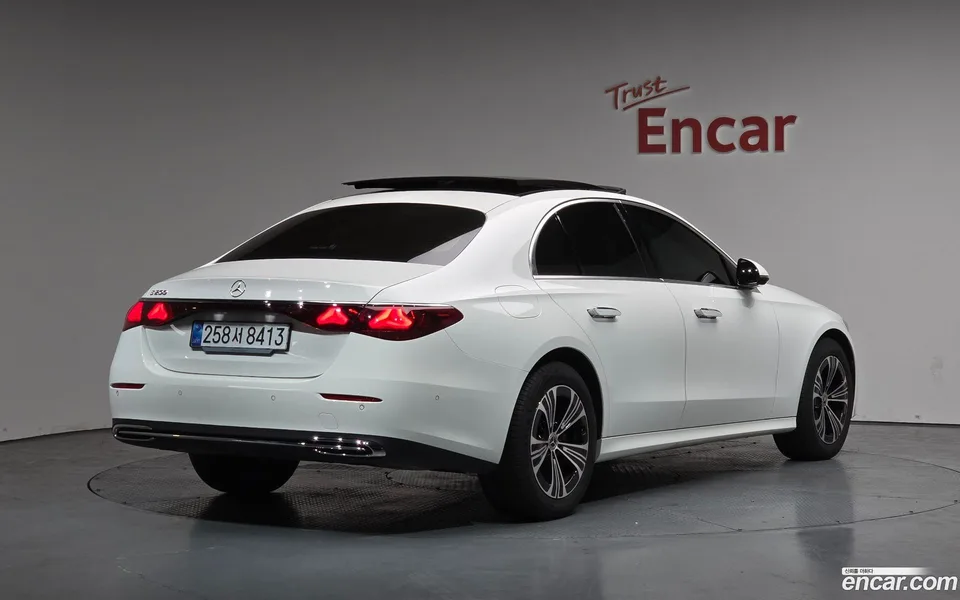 Mercedes-Benz E-Class E200 2025 — миниатюра 2