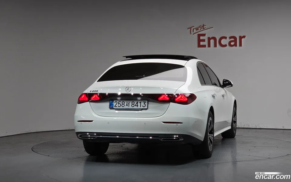Mercedes-Benz E-Class E200 2025 — миниатюра 4