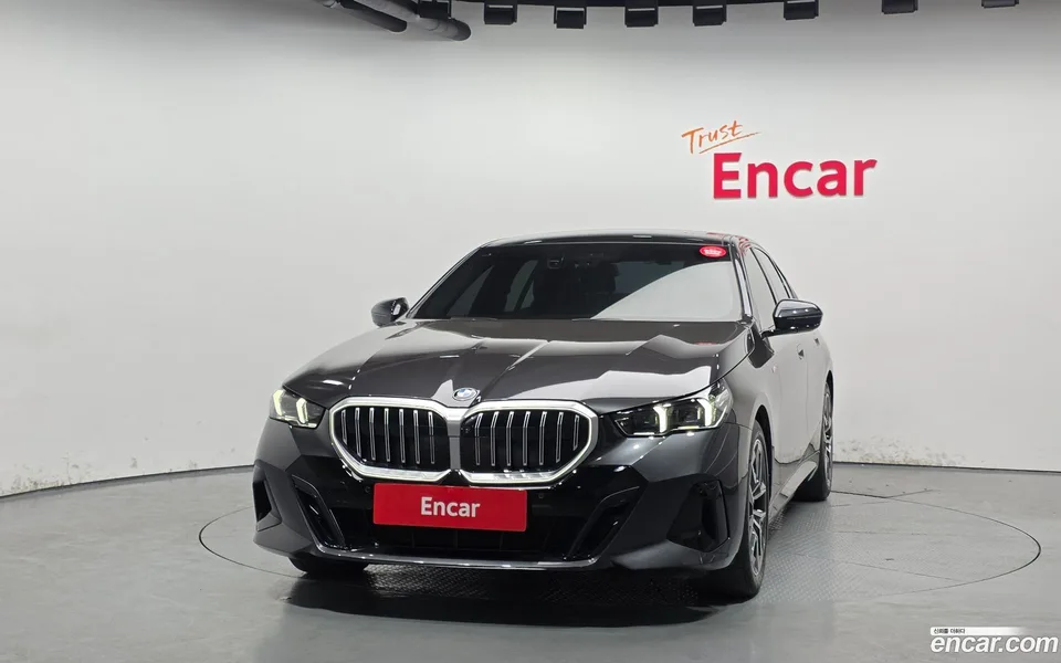 BMW 5 Series 520i M 2023 — миниатюра 3