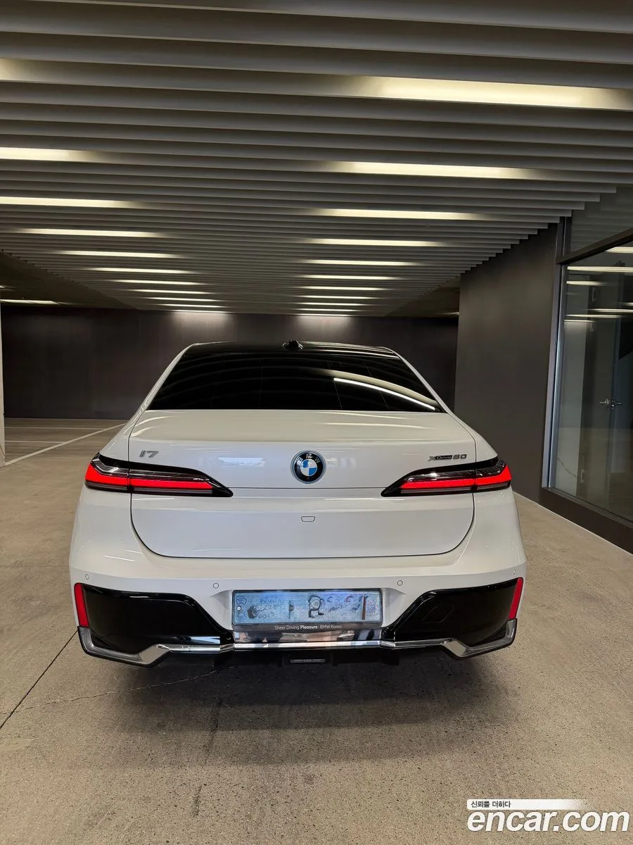 BMW i7 xDrive 60 M 2023 — миниатюра 2