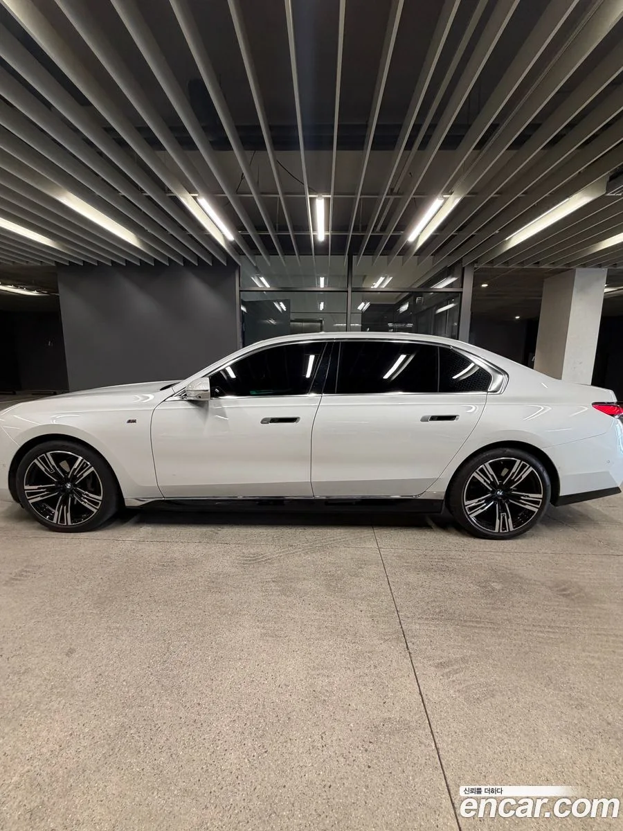 BMW i7 xDrive 60 M 2023 — миниатюра 3