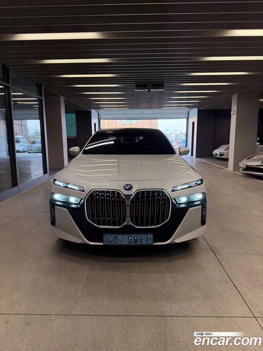 BMW i7 xDrive 60 M 2023 — фото 1, купить с доставкой в Москву