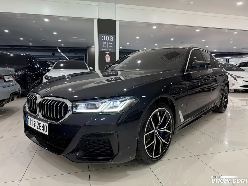 BMW 5 Series 530i M 2023 — фото 1, купить с доставкой в Москву