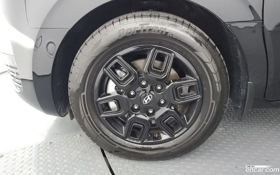 Hyundai Staria L3.5 3 2024 — миниатюра 5