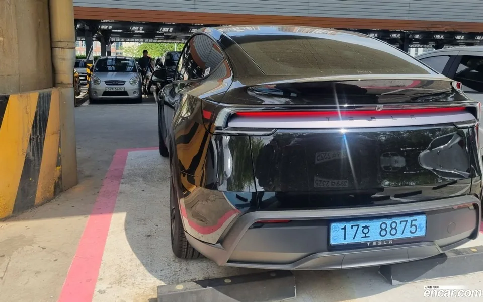 Tesla Model Y RWD 2026 — миниатюра 2
