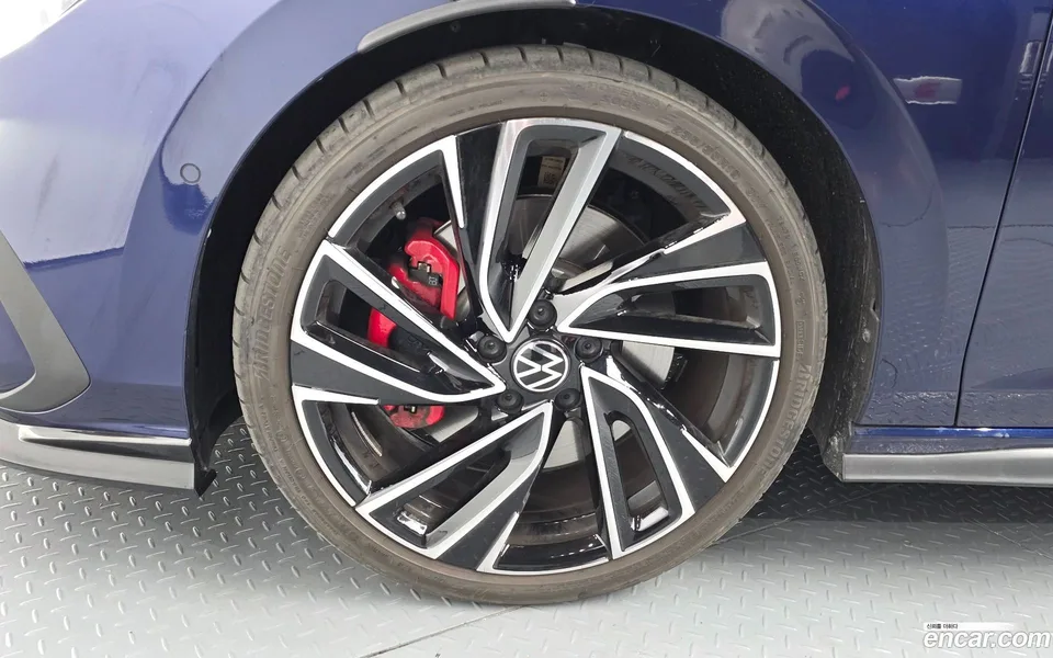 Volkswagen Golf 2.0 GTI 2024 — миниатюра 5