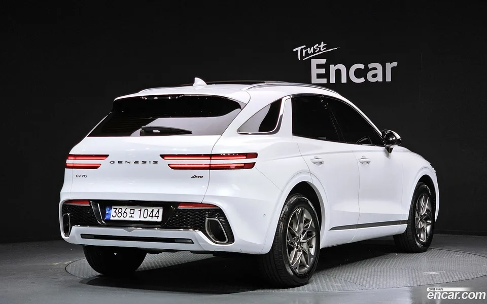 Genesis GV70 2.5T AWD 2023 — миниатюра 2