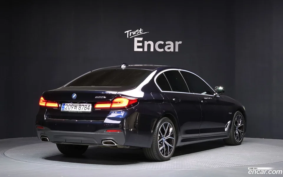 BMW 5 Series 530e M 2022 — миниатюра 2