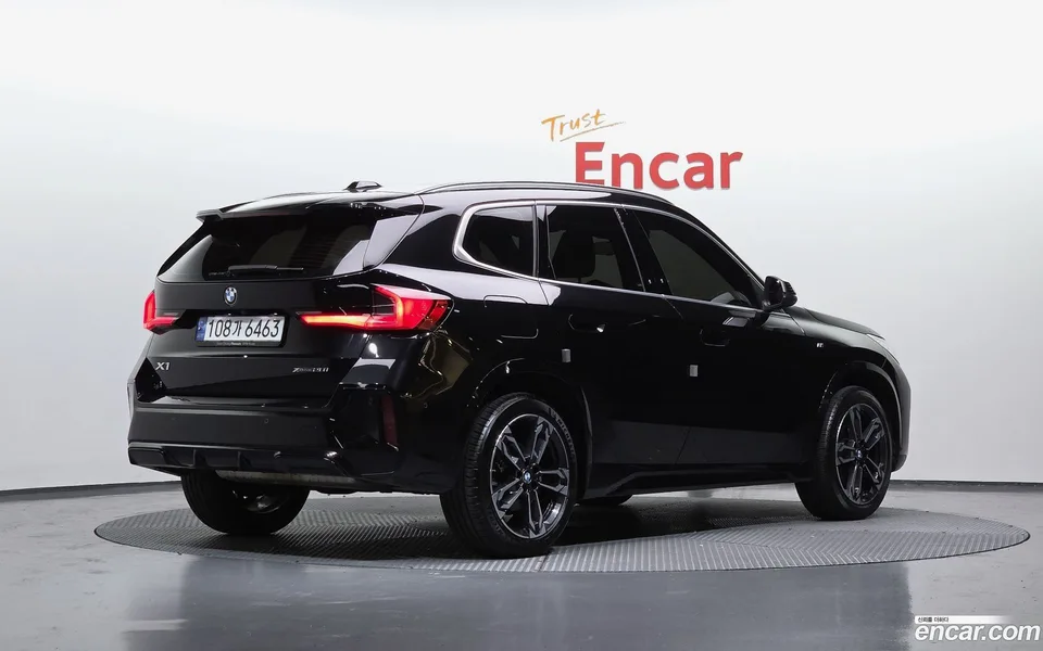 BMW X1 xDrive 20i M 2023 — миниатюра 2