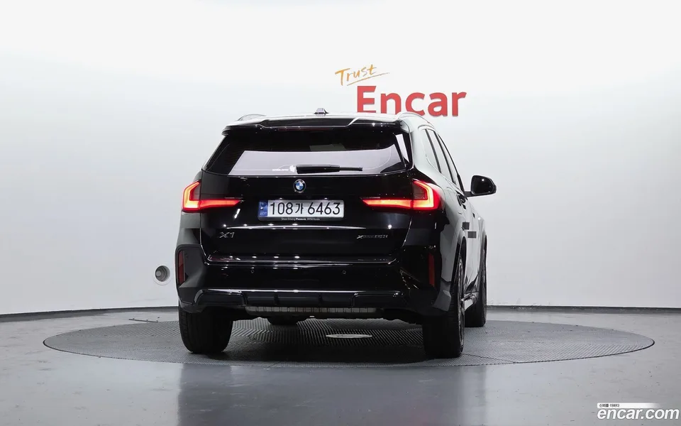 BMW X1 xDrive 20i M 2023 — миниатюра 4