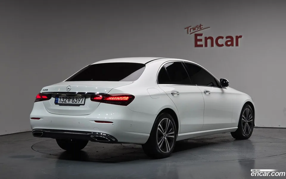 Mercedes-Benz E-Class E250 2022 — миниатюра 2