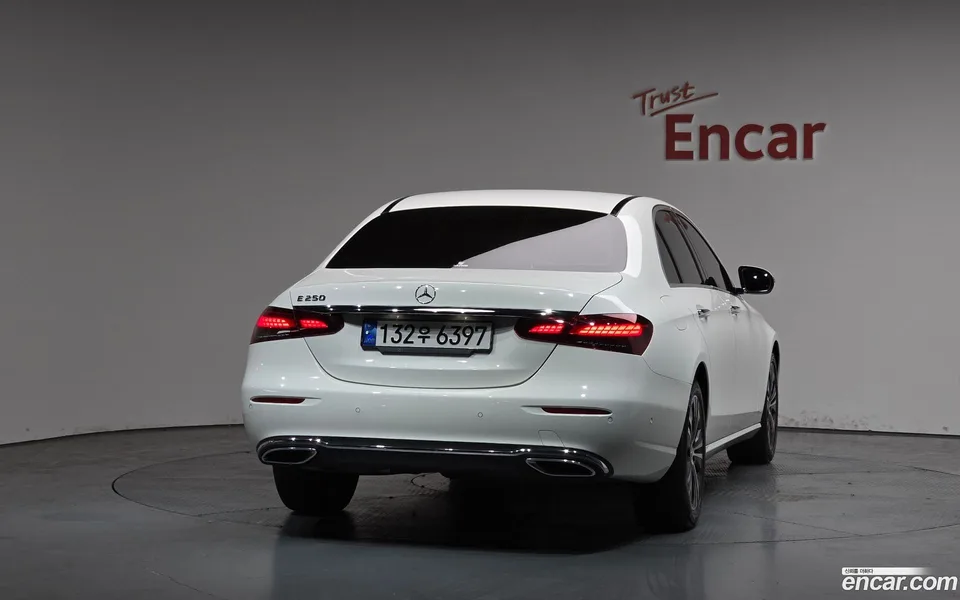 Mercedes-Benz E-Class E250 2022 — миниатюра 4