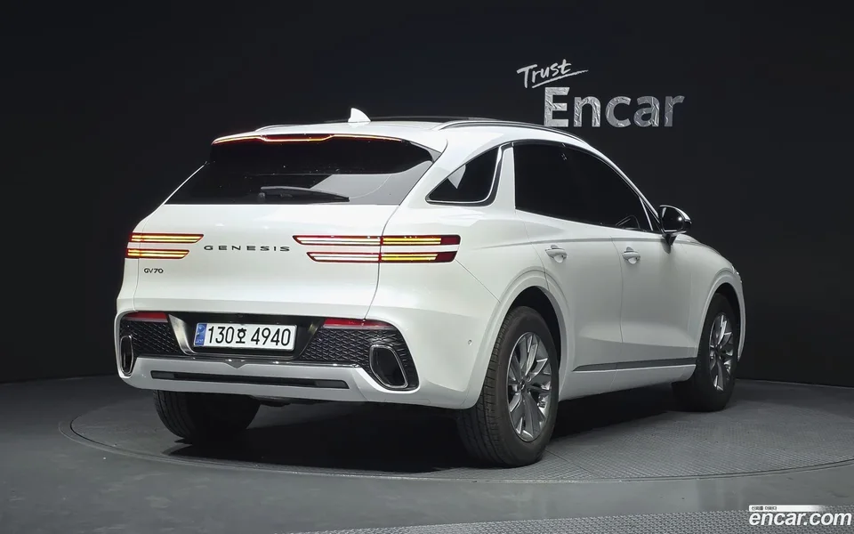 Genesis GV70 2.5T 2WD 2023 — миниатюра 2