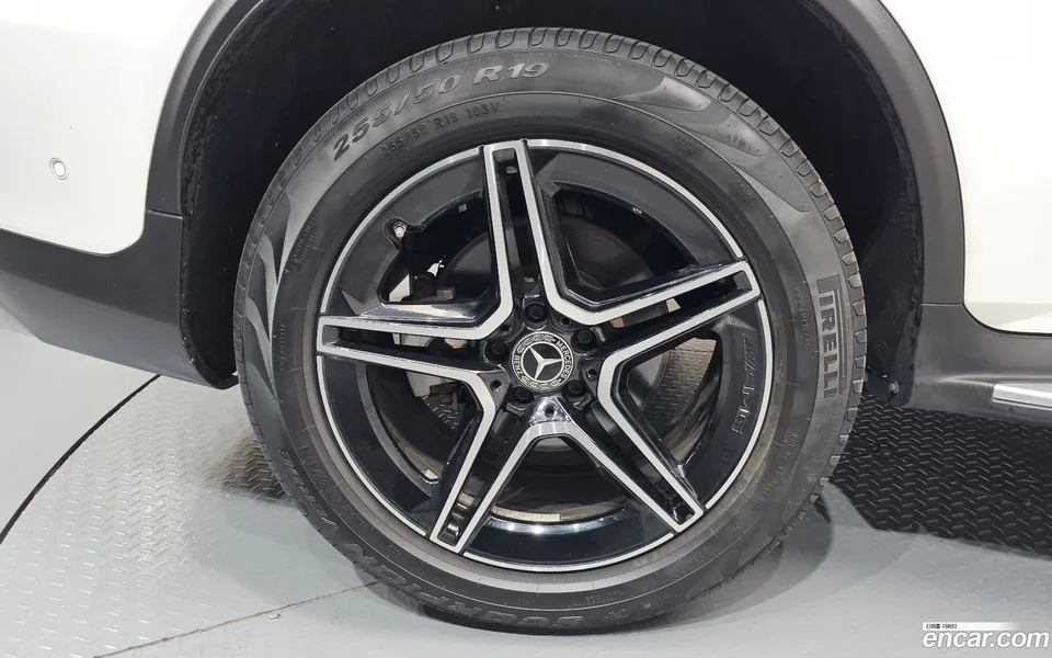 Mercedes-Benz GLC-Class GLC300 4MATIC 2023 — миниатюра 5