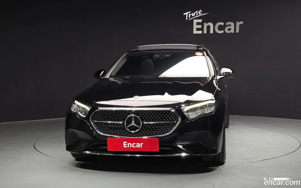 Mercedes-Benz E-Class E200 2025 — миниатюра 3