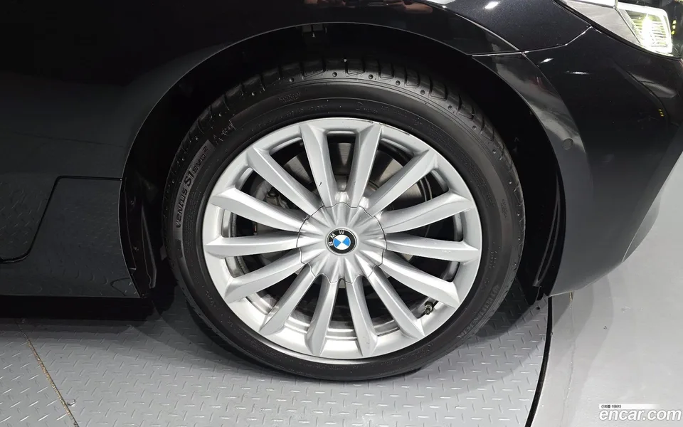 BMW 6 Series GT 630i xDrive 2024 — миниатюра 5