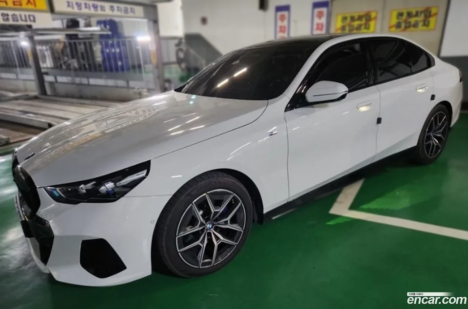 BMW 5 Series 520i M 2024 — миниатюра 2