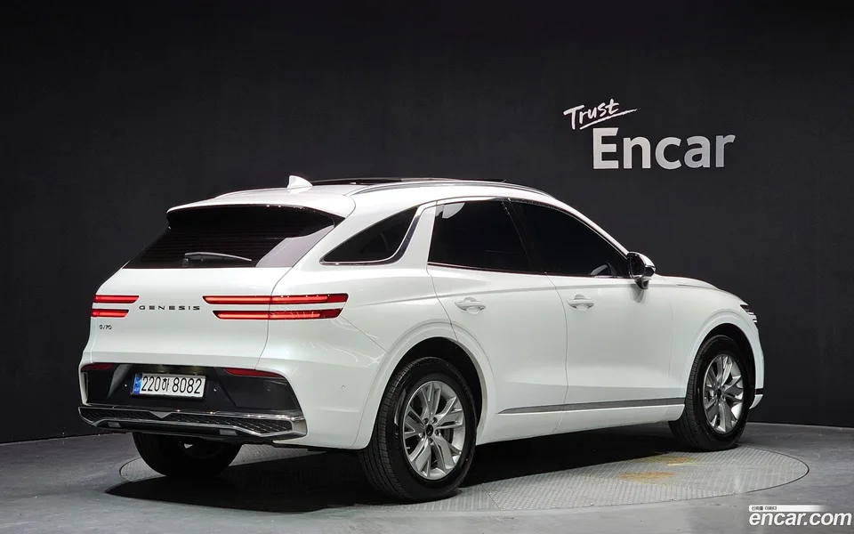Genesis GV70 2.5T 2WD 2024 — миниатюра 2