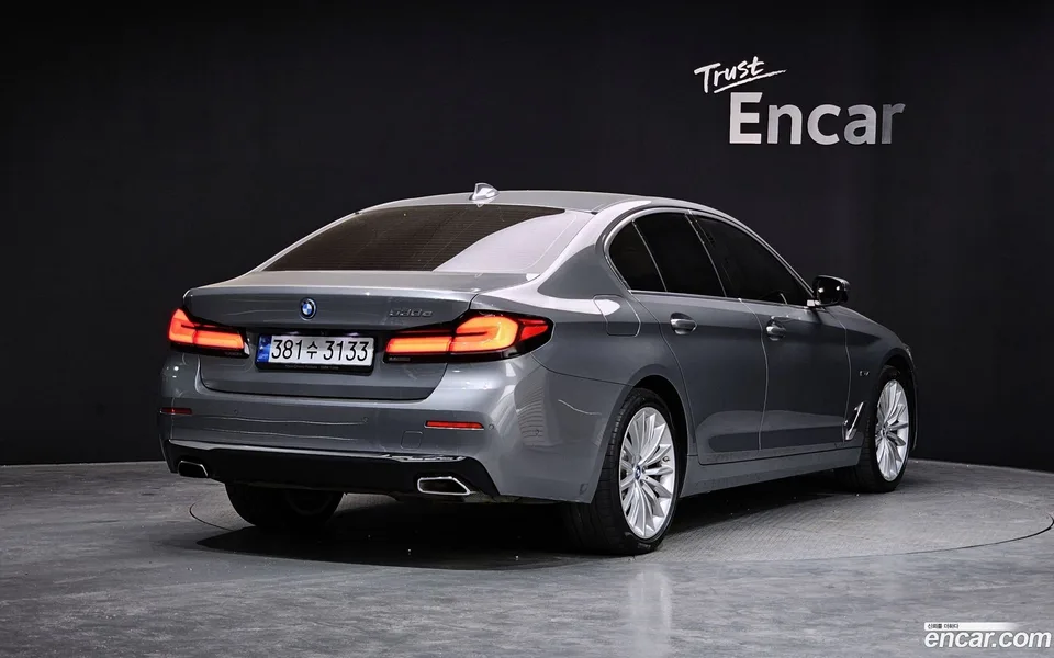 BMW 5 Series 530e 2022 — миниатюра 2