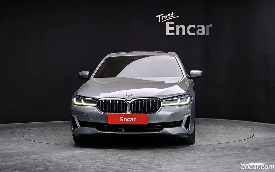 BMW 5 Series 530e 2022 — миниатюра 3