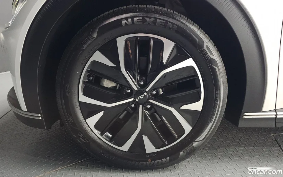 Kia EV6 4WD 2022 — миниатюра 5