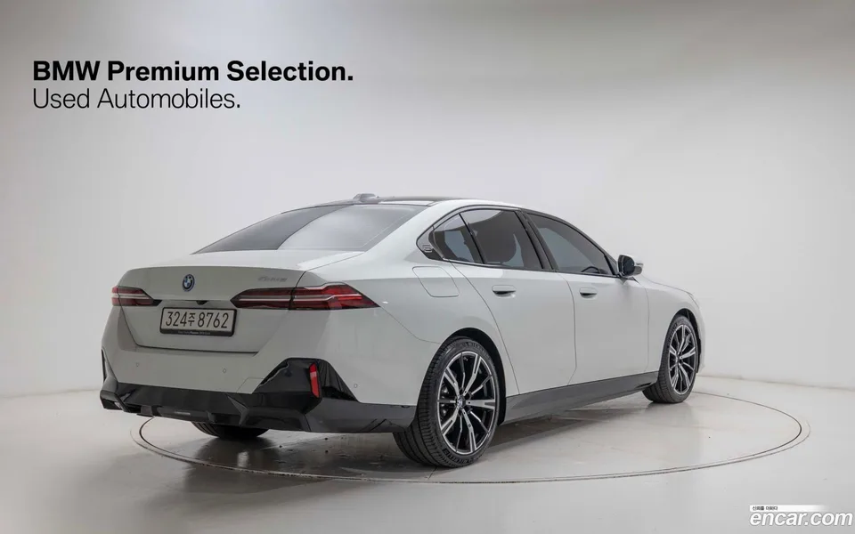 BMW 5 Series 530e M 2025 — миниатюра 2