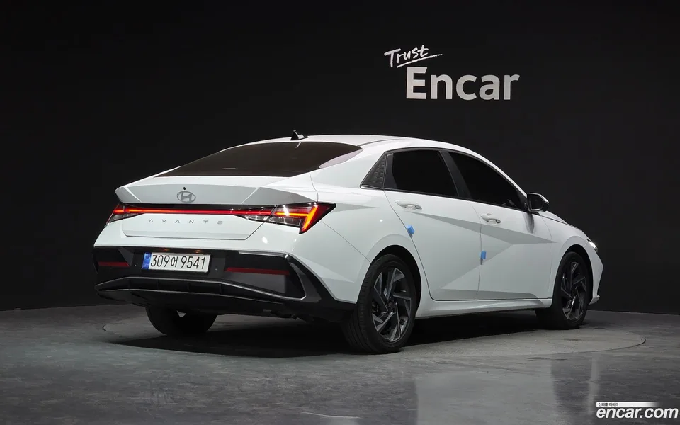 Hyundai Avante CN7 Hybrid 2025 — миниатюра 2