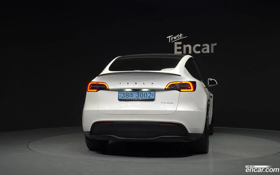 Tesla Model Y AWD 2022 — миниатюра 4
