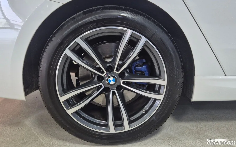 BMW 6 Series GT 620d xDrive M 2023 — миниатюра 5