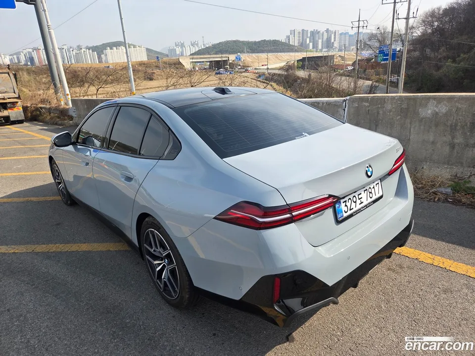BMW 5 Series 523d M 2025 — миниатюра 3