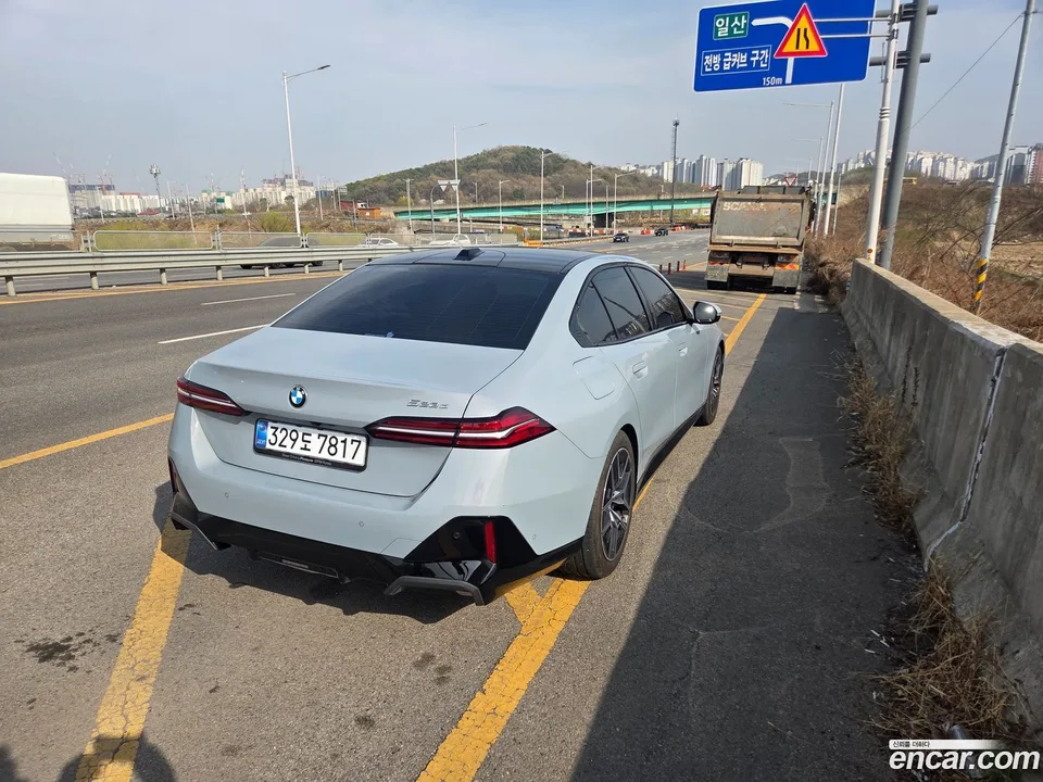 BMW 5 Series 523d M 2025 — миниатюра 4