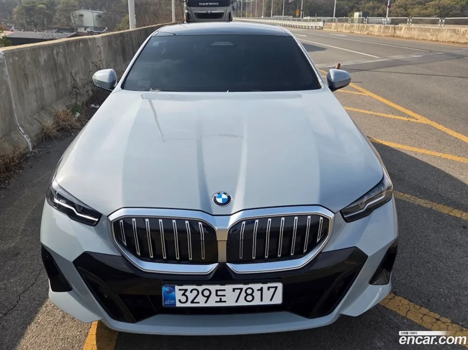 BMW 5 Series 523d M 2025 — фото 1, купить с доставкой в Москву