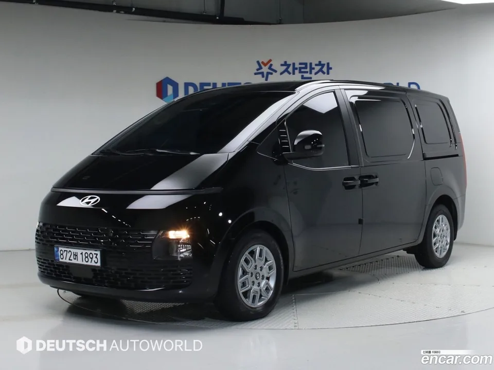 Hyundai Staria 3 2025 — фото 1, купить с доставкой в Москву