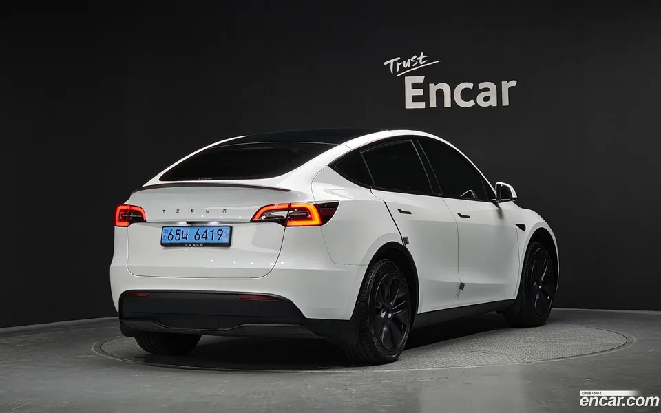Tesla Model Y RWD 2024 — миниатюра 2