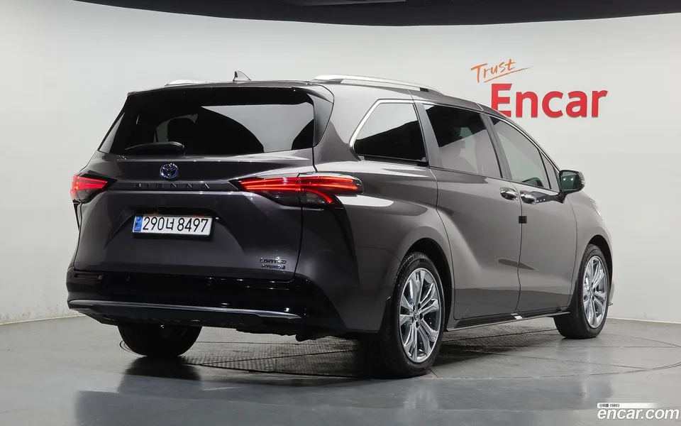 Toyota Sienna 2.5 2WD 2023 — миниатюра 2