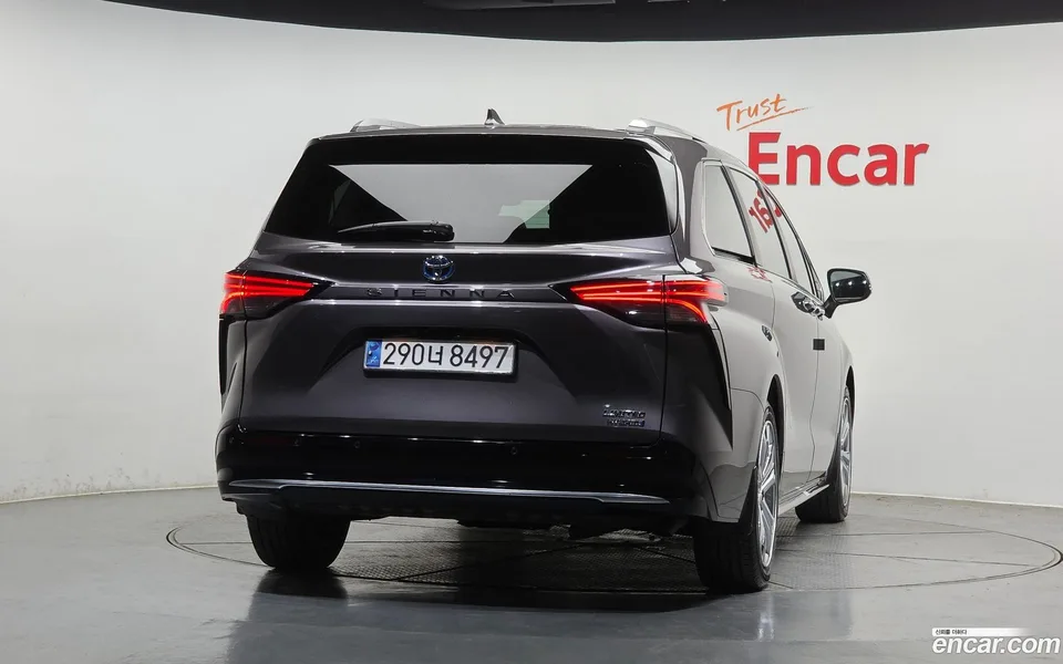 Toyota Sienna 2.5 2WD 2023 — миниатюра 4
