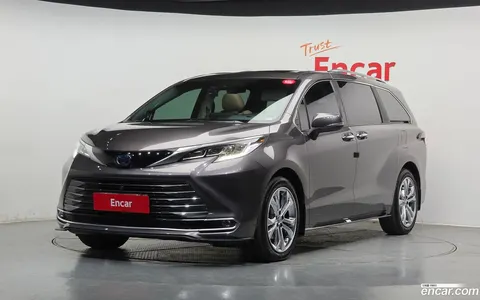 Toyota Sienna 2023 купить в Москве