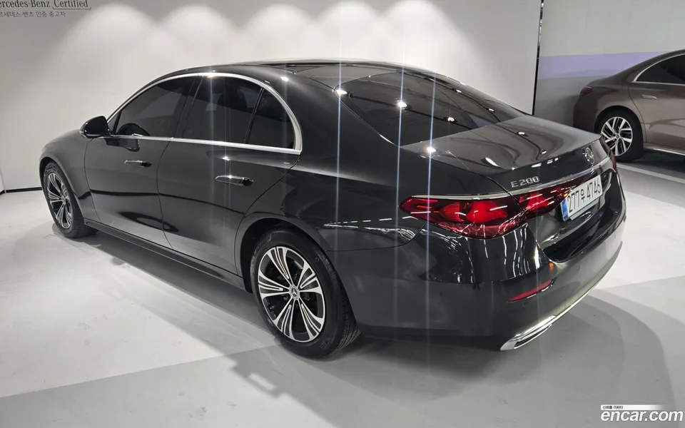 Mercedes-Benz E-Class E200 2025 — миниатюра 3