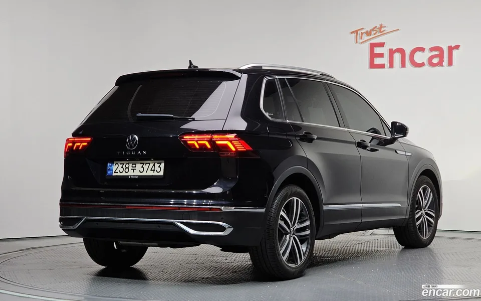 Volkswagen Tiguan 2.0 TDI 2023 — миниатюра 2