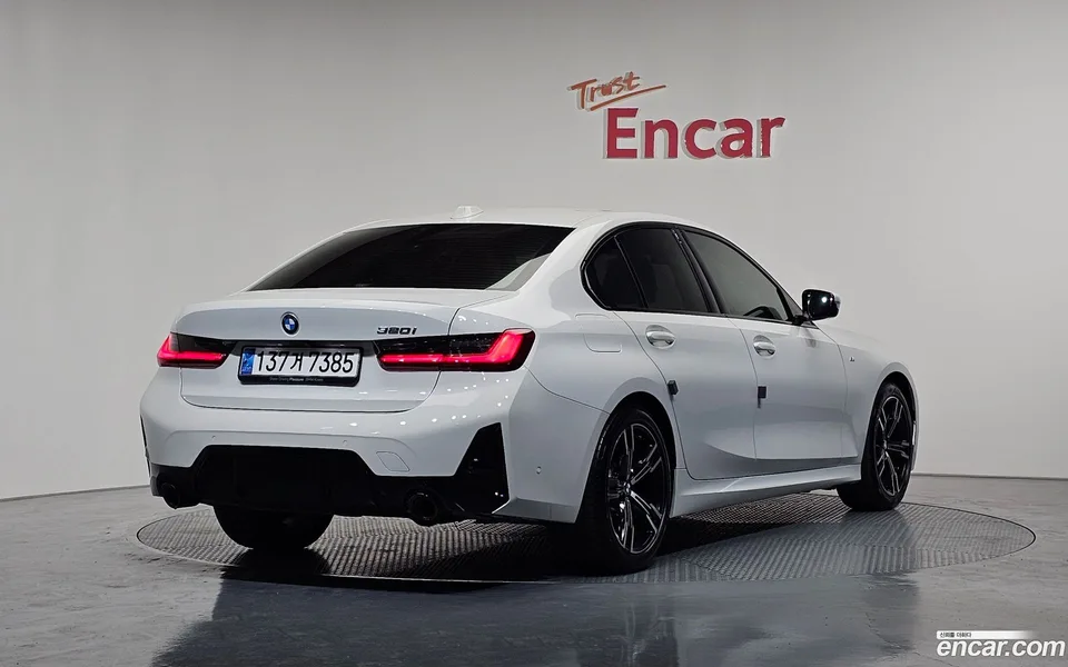BMW 3 Series 320i M 2023 — миниатюра 2