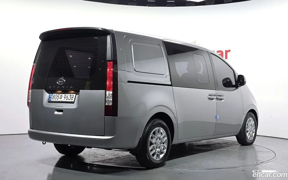 Hyundai Staria 5 2022 — миниатюра 2